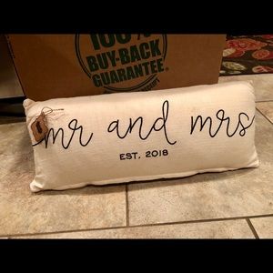 Mr & Mrs Pillow